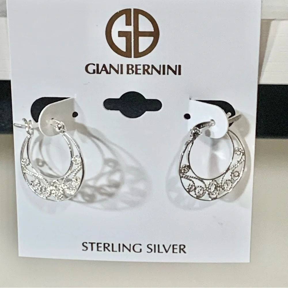 NWT open work filigree small hoop earrings